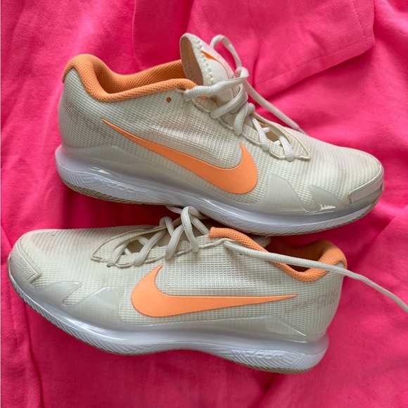 (WMNS) Nike Vapor X Air Zoom HC 'Cream Orange' CZ0222-104 pre owned! Tennis 🎾 - Picture 1 of 16